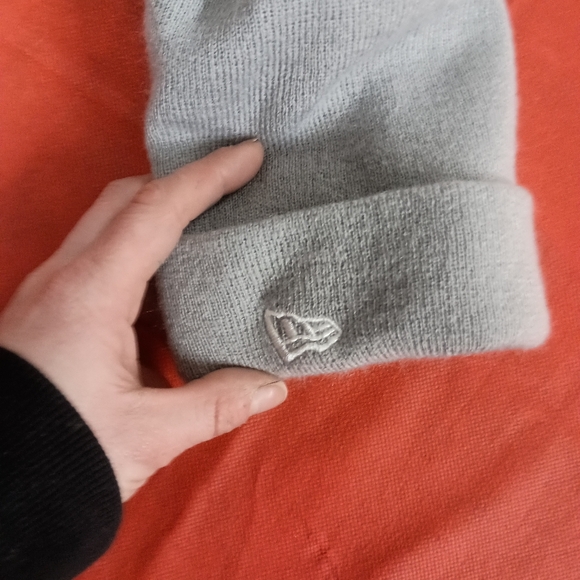 New Era Light Gray Knit Beanie - Picture 6 of 8
